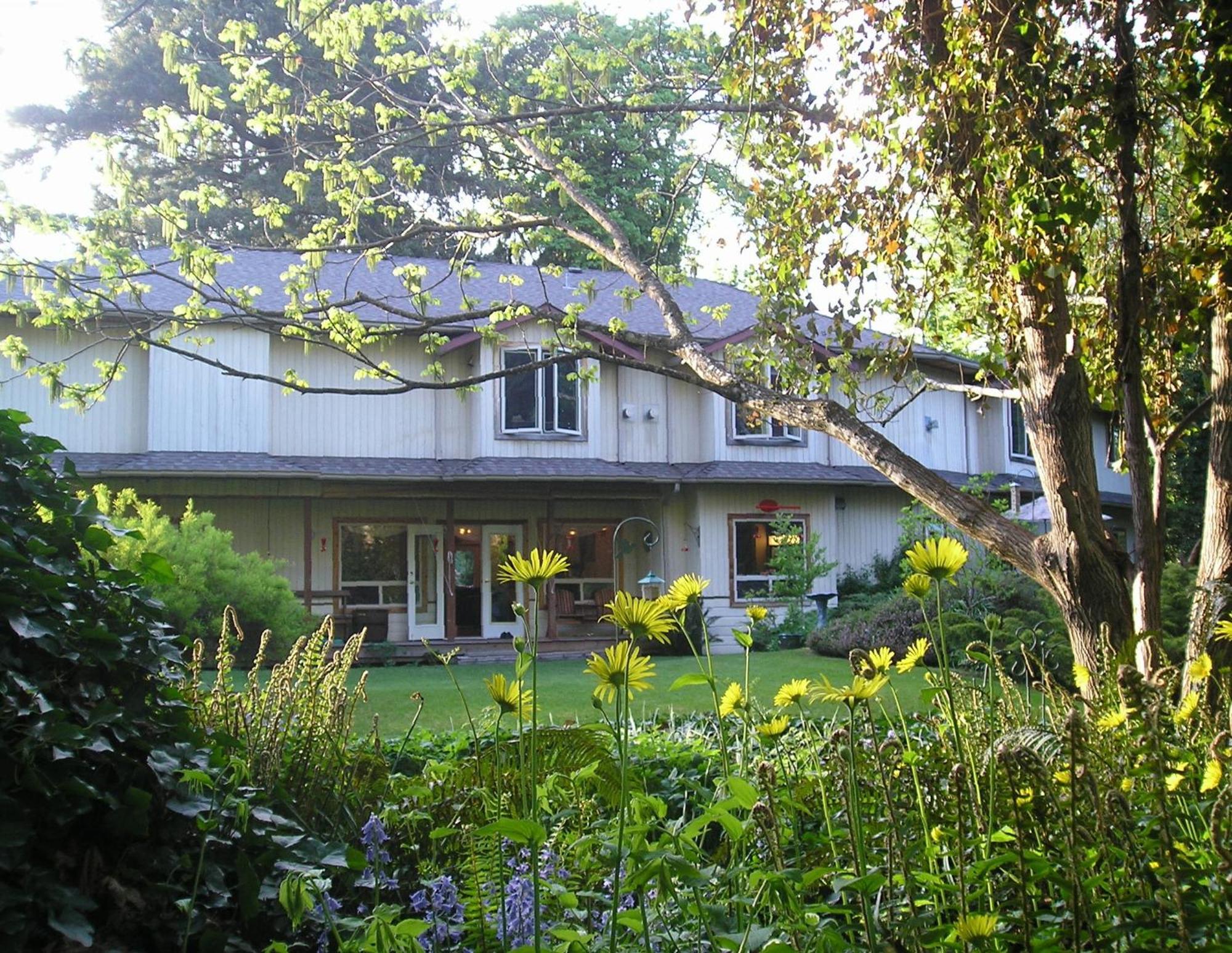 Cedar Wood Lodge Bed & Breakfast Inn Πορτ Άλμπερνι Εξωτερικό φωτογραφία