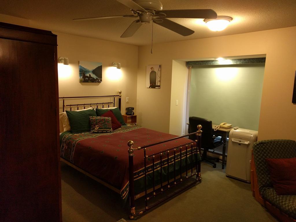 Cedar Wood Lodge Bed & Breakfast Inn Πορτ Άλμπερνι Εξωτερικό φωτογραφία