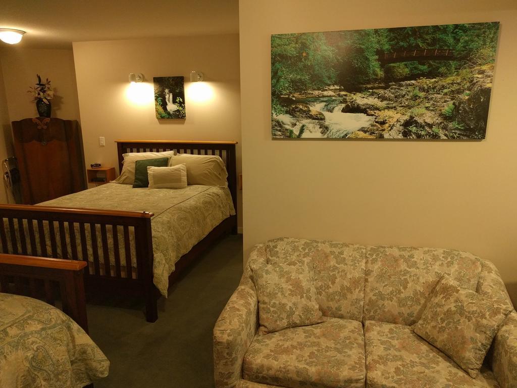 Cedar Wood Lodge Bed & Breakfast Inn Πορτ Άλμπερνι Εξωτερικό φωτογραφία