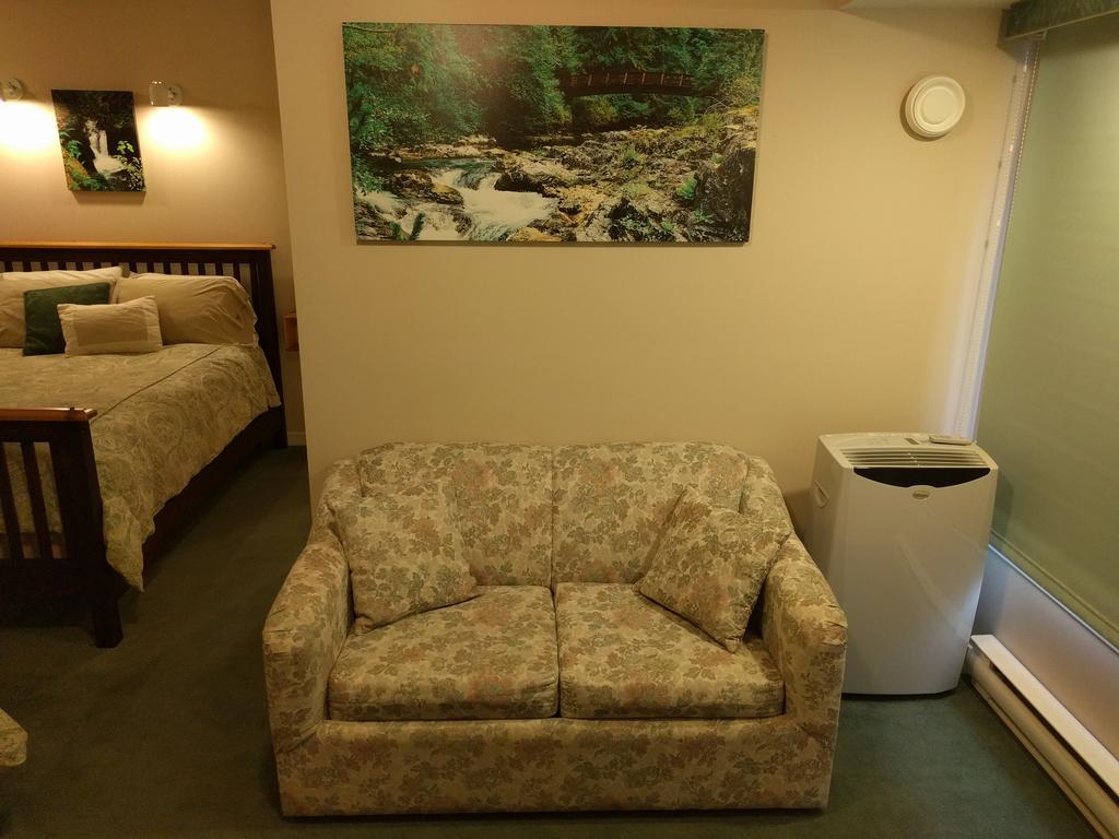 Cedar Wood Lodge Bed & Breakfast Inn Πορτ Άλμπερνι Εξωτερικό φωτογραφία