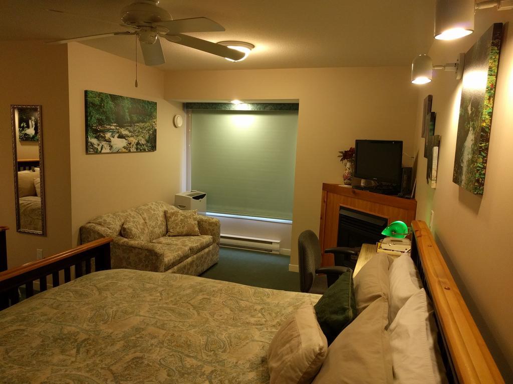 Cedar Wood Lodge Bed & Breakfast Inn Πορτ Άλμπερνι Εξωτερικό φωτογραφία