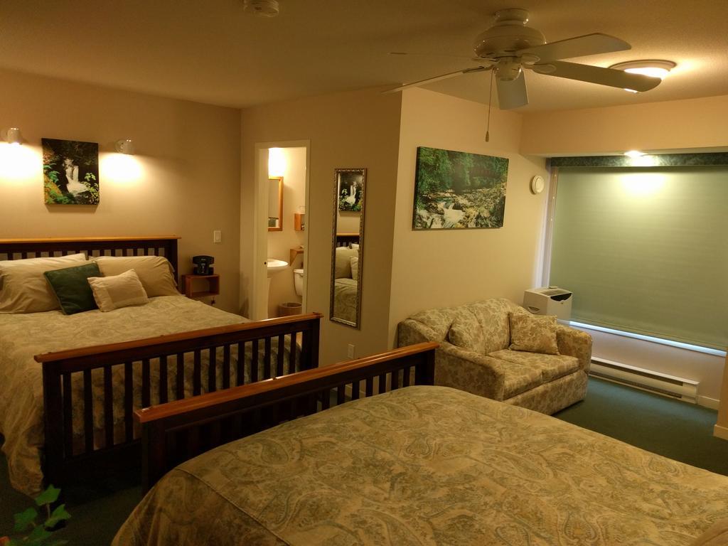 Cedar Wood Lodge Bed & Breakfast Inn Πορτ Άλμπερνι Εξωτερικό φωτογραφία
