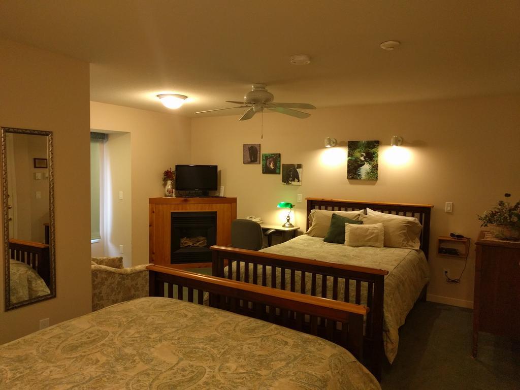 Cedar Wood Lodge Bed & Breakfast Inn Πορτ Άλμπερνι Εξωτερικό φωτογραφία