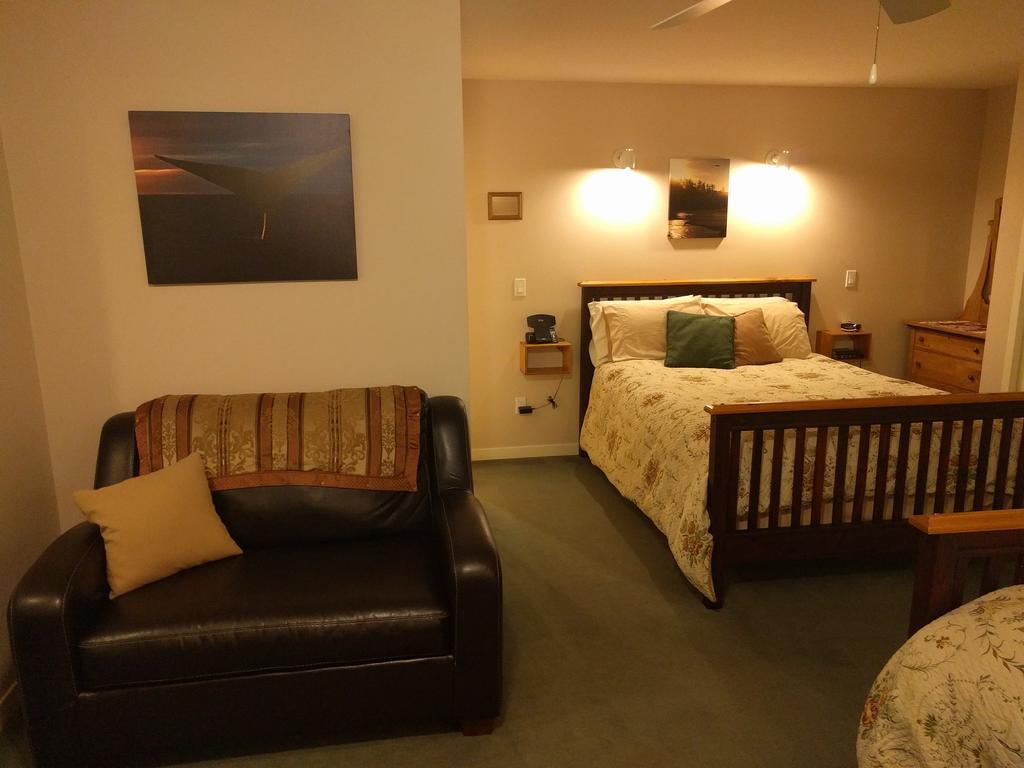 Cedar Wood Lodge Bed & Breakfast Inn Πορτ Άλμπερνι Εξωτερικό φωτογραφία