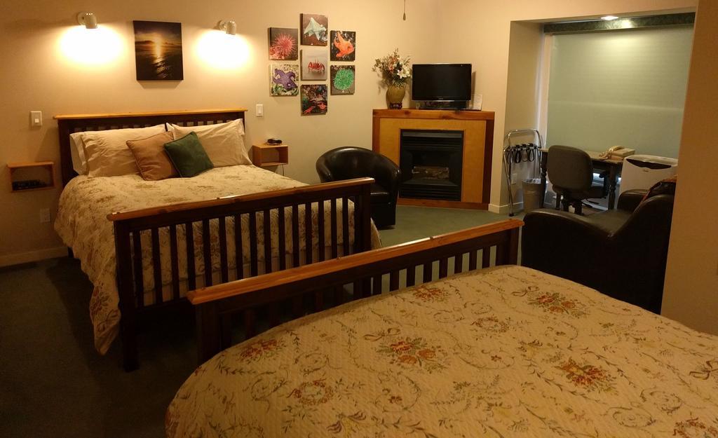 Cedar Wood Lodge Bed & Breakfast Inn Πορτ Άλμπερνι Εξωτερικό φωτογραφία