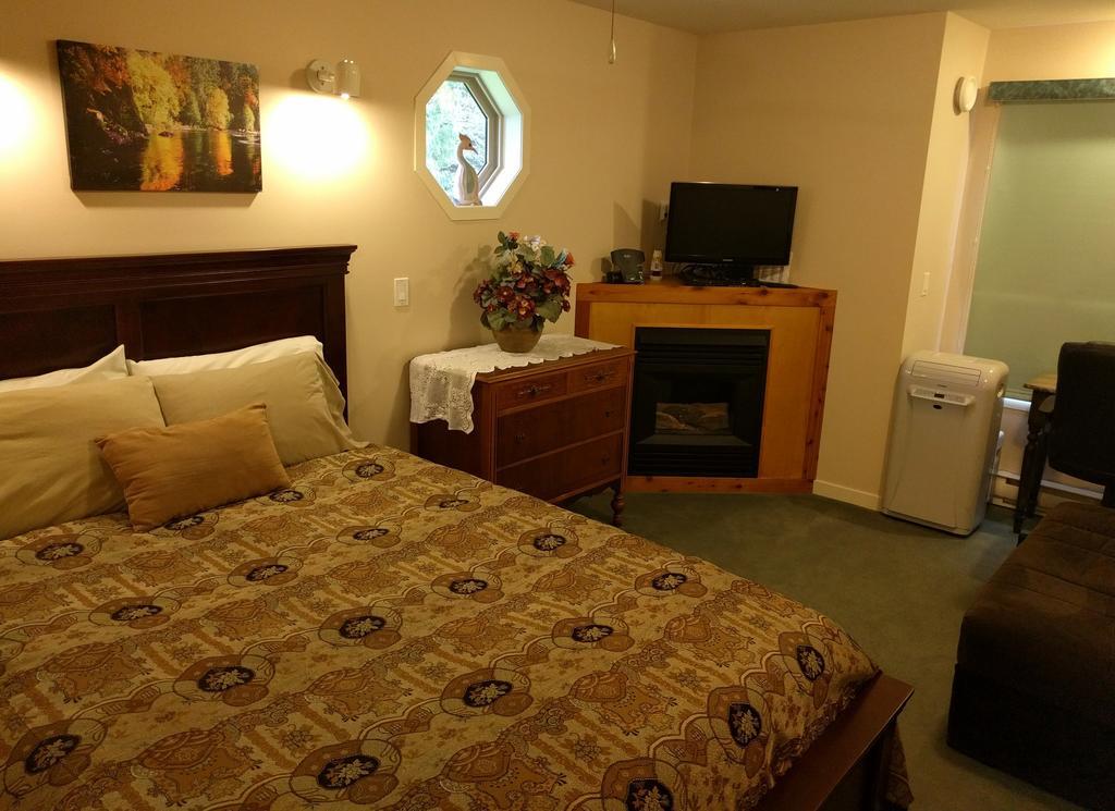 Cedar Wood Lodge Bed & Breakfast Inn Πορτ Άλμπερνι Εξωτερικό φωτογραφία