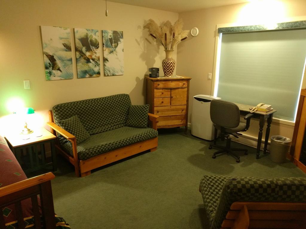 Cedar Wood Lodge Bed & Breakfast Inn Πορτ Άλμπερνι Εξωτερικό φωτογραφία