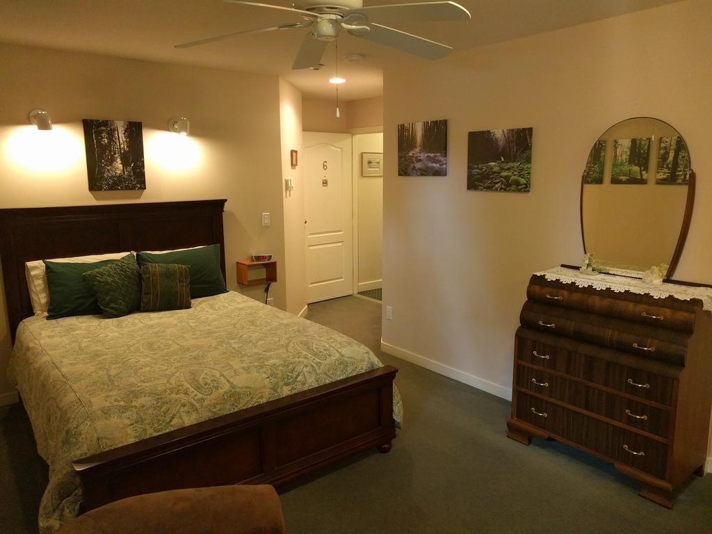 Cedar Wood Lodge Bed & Breakfast Inn Πορτ Άλμπερνι Εξωτερικό φωτογραφία