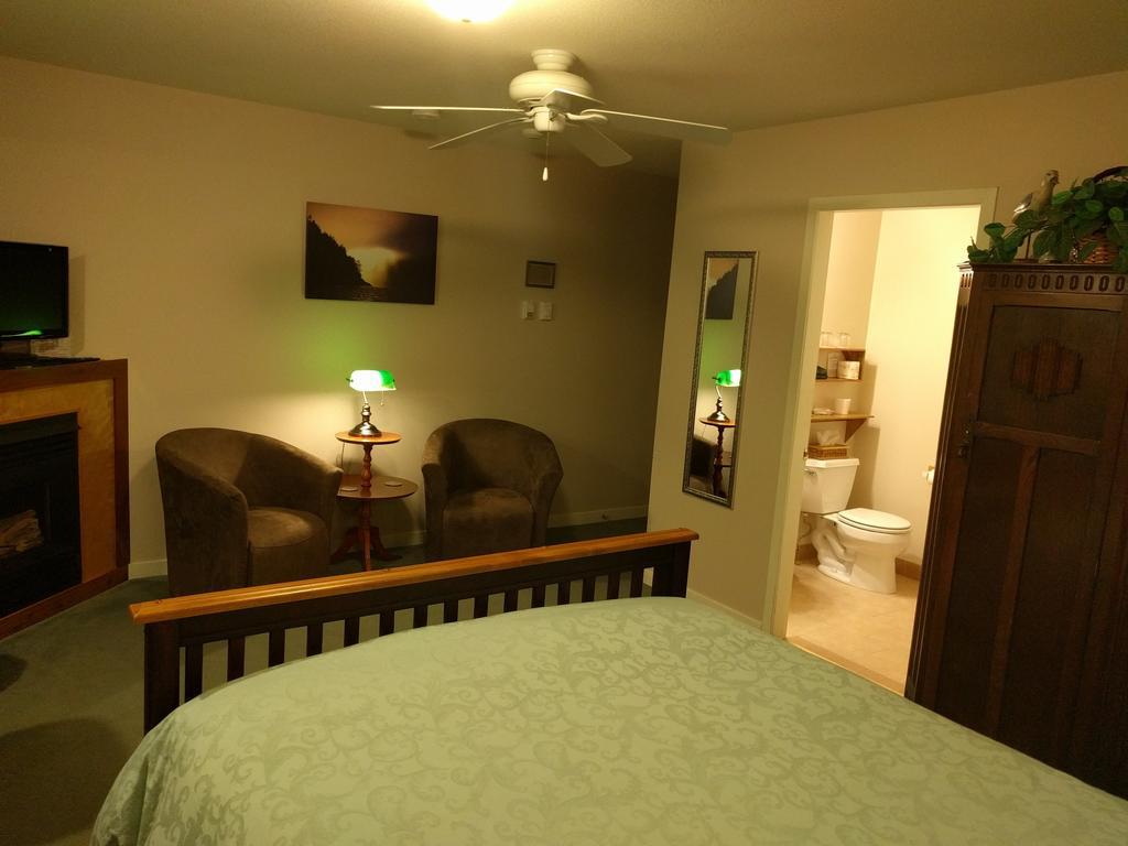 Cedar Wood Lodge Bed & Breakfast Inn Πορτ Άλμπερνι Εξωτερικό φωτογραφία