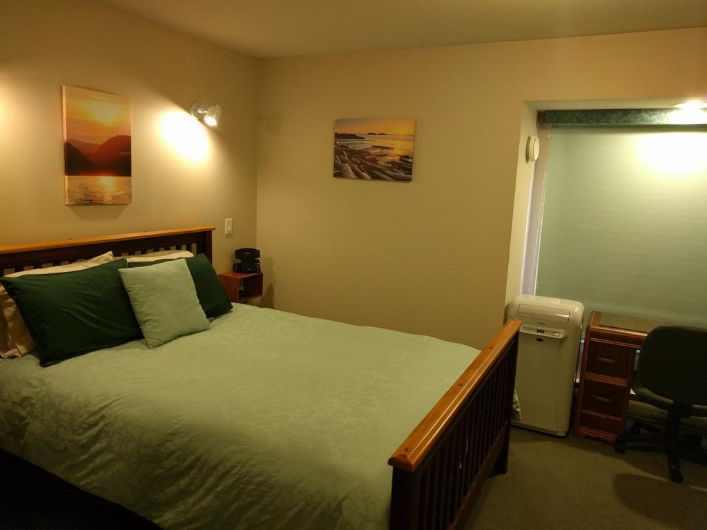 Cedar Wood Lodge Bed & Breakfast Inn Πορτ Άλμπερνι Εξωτερικό φωτογραφία