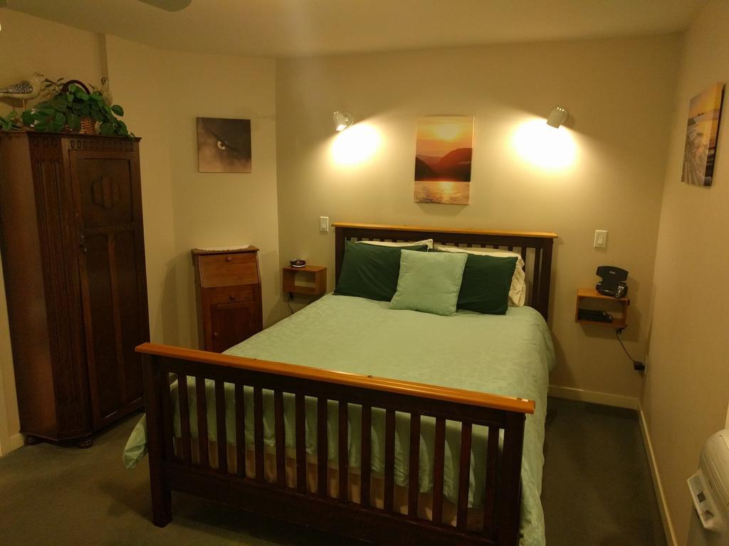 Cedar Wood Lodge Bed & Breakfast Inn Πορτ Άλμπερνι Εξωτερικό φωτογραφία