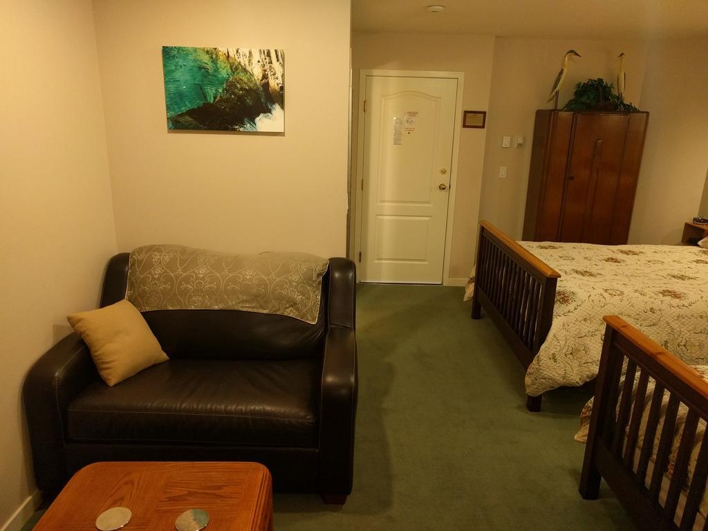 Cedar Wood Lodge Bed & Breakfast Inn Πορτ Άλμπερνι Εξωτερικό φωτογραφία