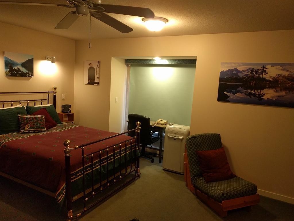 Cedar Wood Lodge Bed & Breakfast Inn Πορτ Άλμπερνι Εξωτερικό φωτογραφία