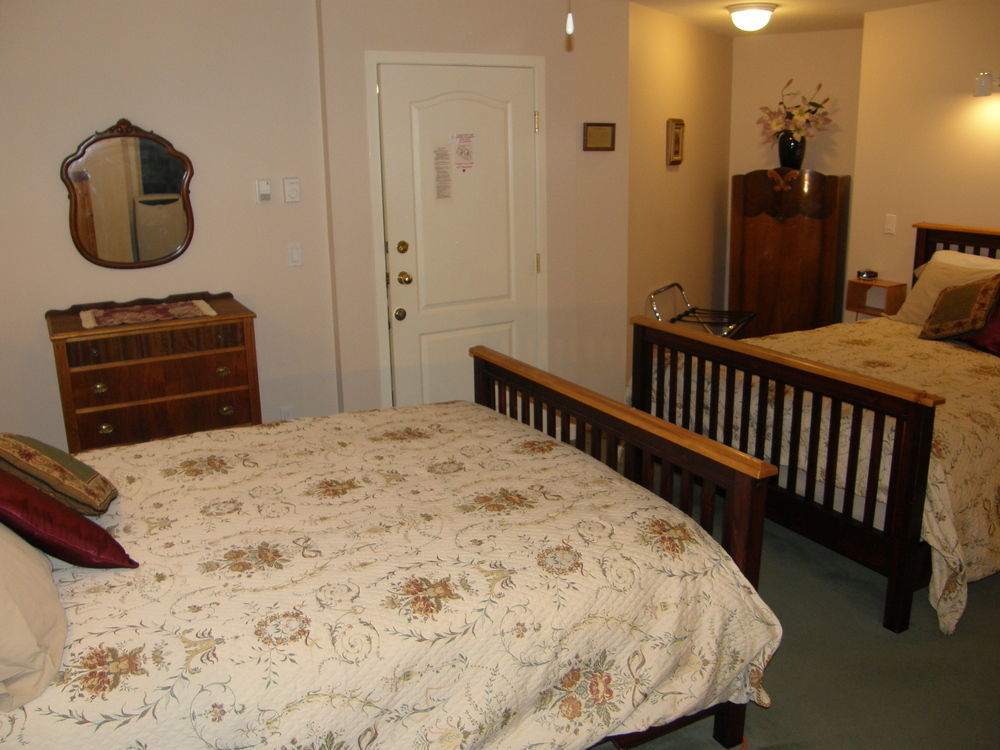 Cedar Wood Lodge Bed & Breakfast Inn Πορτ Άλμπερνι Εξωτερικό φωτογραφία