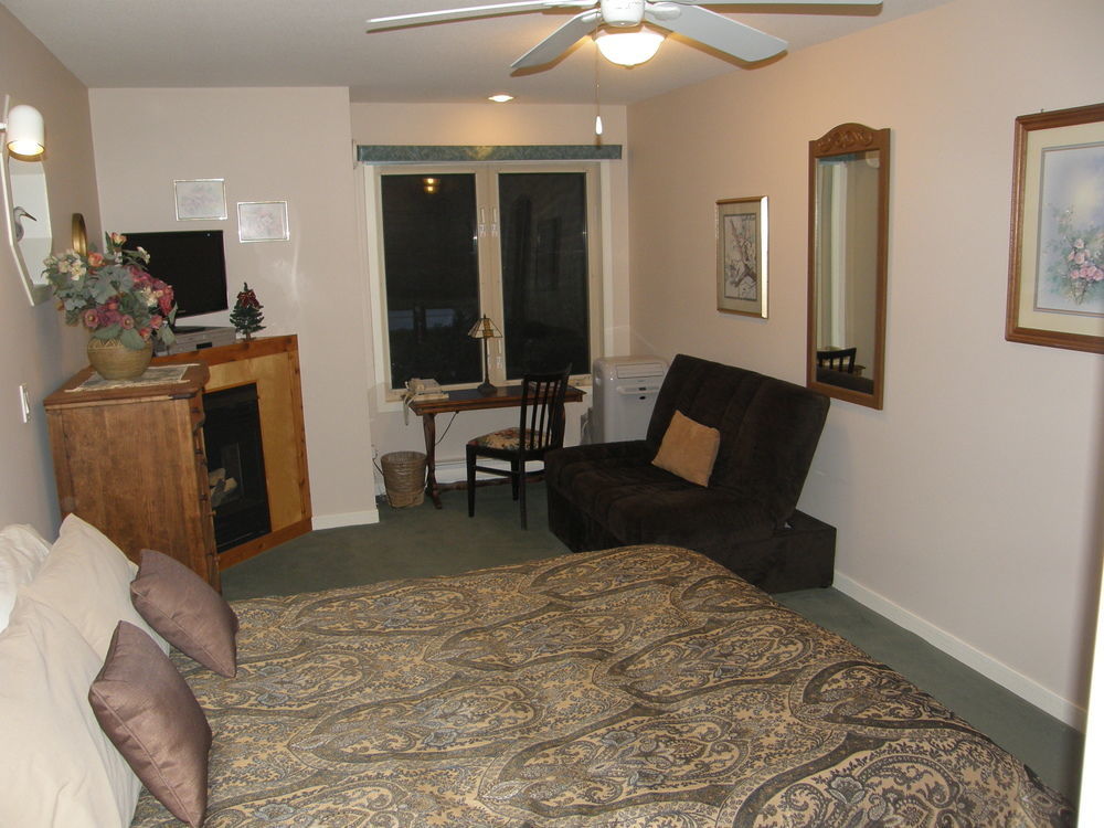 Cedar Wood Lodge Bed & Breakfast Inn Πορτ Άλμπερνι Εξωτερικό φωτογραφία