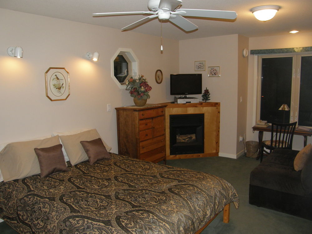 Cedar Wood Lodge Bed & Breakfast Inn Πορτ Άλμπερνι Εξωτερικό φωτογραφία