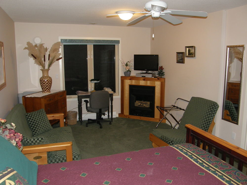 Cedar Wood Lodge Bed & Breakfast Inn Πορτ Άλμπερνι Εξωτερικό φωτογραφία