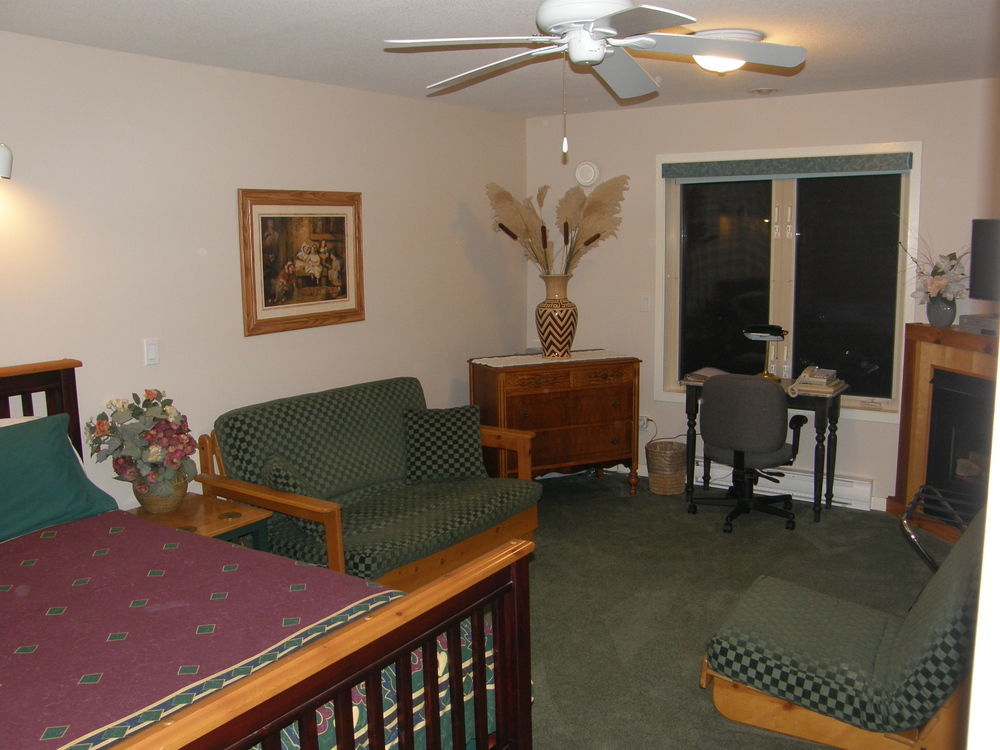 Cedar Wood Lodge Bed & Breakfast Inn Πορτ Άλμπερνι Εξωτερικό φωτογραφία