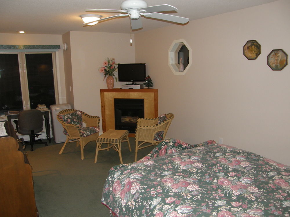 Cedar Wood Lodge Bed & Breakfast Inn Πορτ Άλμπερνι Εξωτερικό φωτογραφία