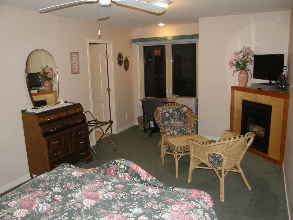 Cedar Wood Lodge Bed & Breakfast Inn Πορτ Άλμπερνι Εξωτερικό φωτογραφία